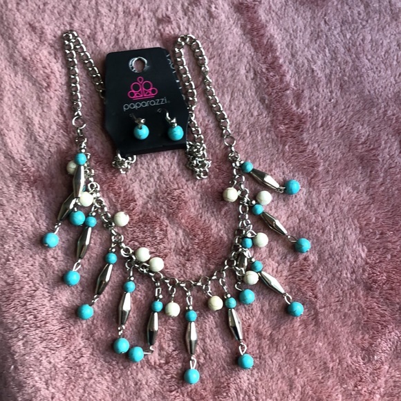paparazzi Jewelry - 🪷 5/$10 🪷 Set of necklace and earrings